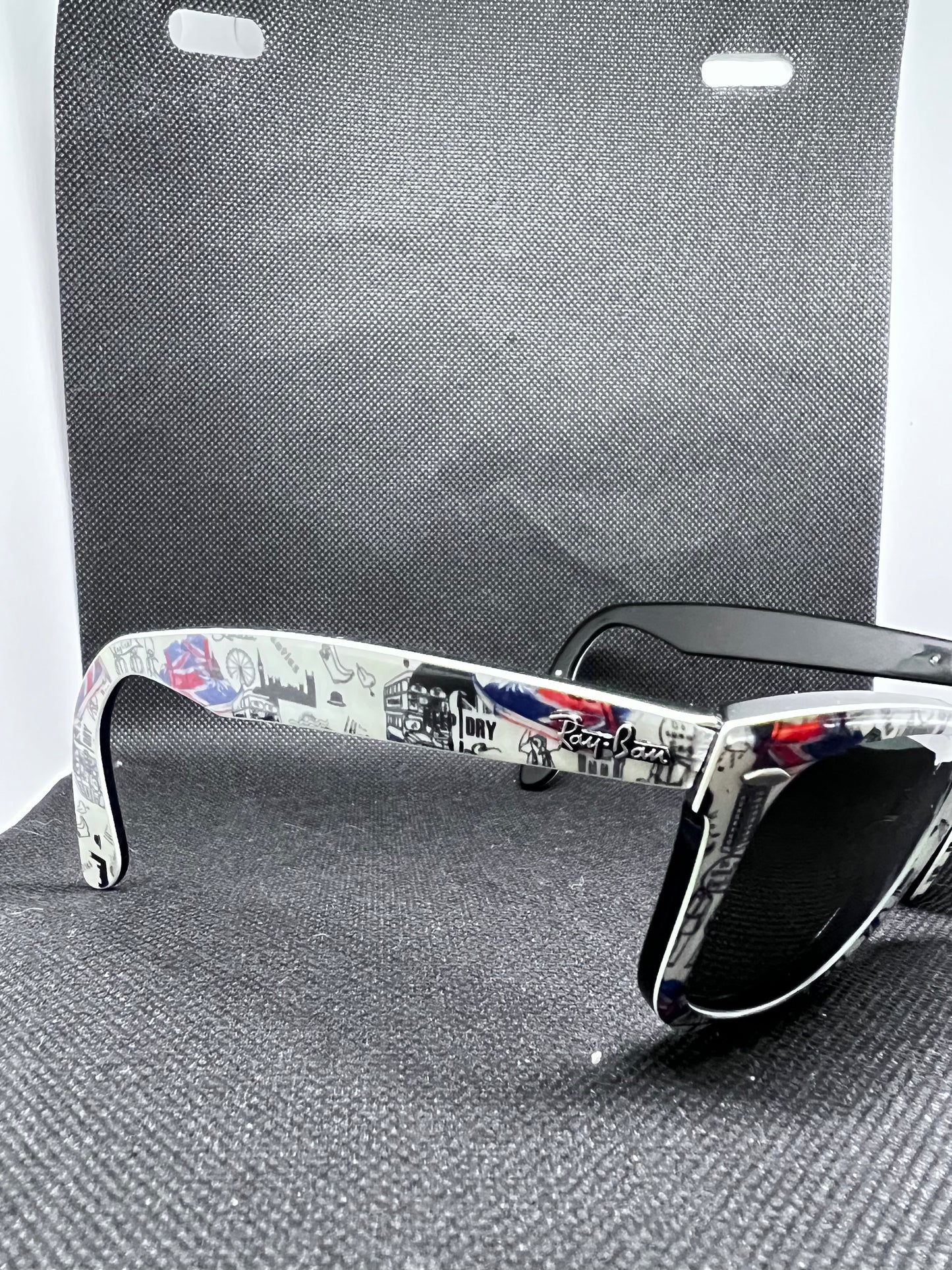 Ray-Ban RB 2140 Original Wayfarer della serie limitata "Rare Prints".